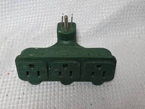 lot 237 image: Green Triple Outlet Power Adapter