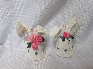 lot 241 image: White Doves decor,  set of 2