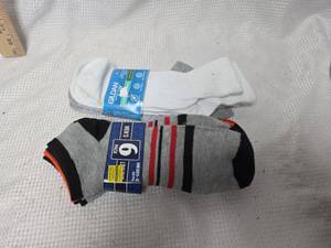 lot 256 image: Mens Socks Multi-Pack