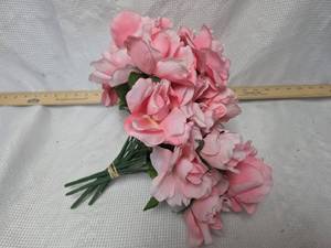 lot 276 image: Pink Silk Flower Bouquet Bundle