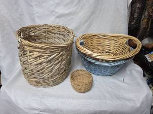 lot 294 image: Natural Woven Willow Storage Baskets lot