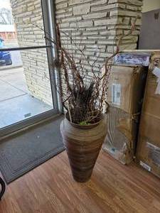 lot 297 image: Very large decorative vase with decor