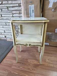 lot 300 image: Older decorative shelf