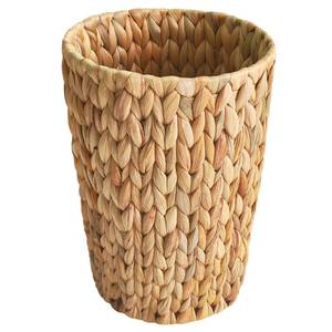 lot 25581 image: Wicker Trash Can, Small Bathroom Trash Can, Water Hyacinth Wicker Waste Basket for Bathroom, Boho Waste Basket for Bedroom, Home Office, Compact Spaces(2 Gallon Round) - Retail $23