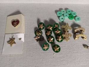 lot 2178 image: Vintage Boy Scout Pins and Badge Collection