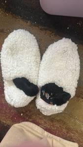 lot 42070 image: Hyde and EEK Boutique Sherpa Slipper Socks ML