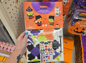 lot 42075 image: Pack of 2 Mondo Llama Halloween 3D Figures Craft Kit