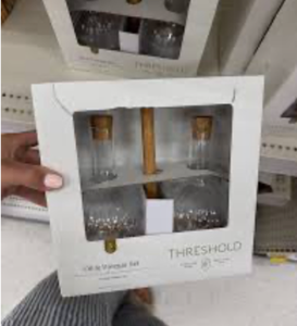 lot 42984 image: Threshold Oil and Vinegar Glass Set