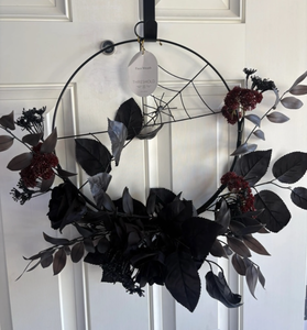 lot 43013 image: Gothic Black Floral Halloween Wreath