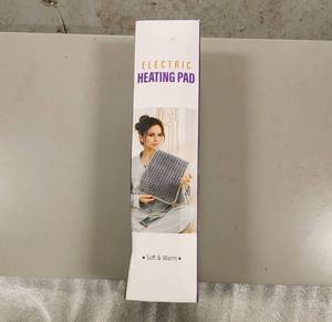 lot 69531 image: Premium Electric Heating Pad with Multiple Settings - Retail $25