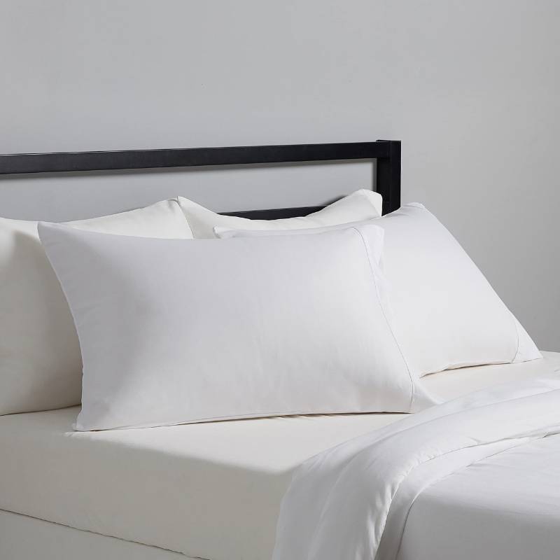 lot 55093 image: Amazon Basics Standard Pillow Cases Set of 2 - Lightweight, Super Soft Easy Care Microfiber, Bright White, 30 L x 20 W, Pillows Not Included
