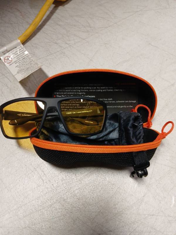 lot 37241 image: KastKing Polarized Sports Sunglasses