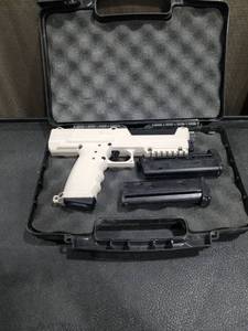 lot 4 image: Tippmann TPX Paintball Pistol with Magazines and Case