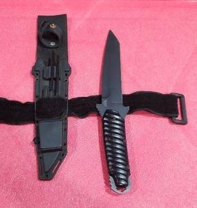 lot 3774 image: Tomahawk XL1337 Fixed Blade Tactical Knife with Sheath