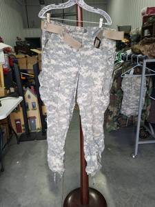 lot 3790 image: US Army ACU Digital Camo Combat Pants Medium Regular