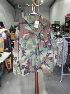 lot 3792 image: Military M65 Woodland Camo Field Jacket XL