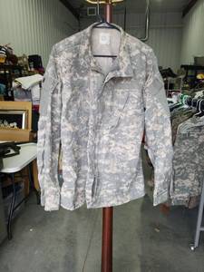 lot 3793 image: US Military ACU Digital Camo Uniform Jacket Large-Long