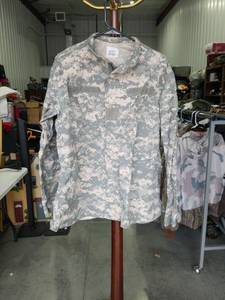 lot 3794 image: US Army ACU Digital Camo Combat Uniform Shirt Medium Regular
