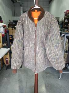 lot 3795 image: Vintage RealTree Camo bomber reversible Jacket Size 2XL