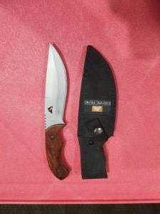 lot 3802 image: Ozark Trail Fixed Blade Knife with Sheath