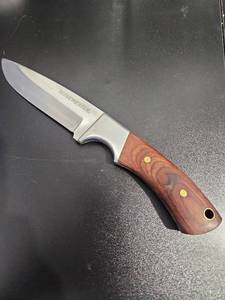 lot 3816 image: Winchester Fixed Blade Knife with Wood Handle