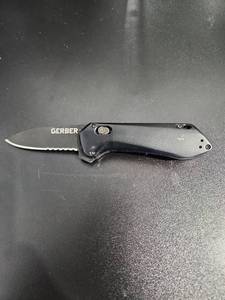 lot 3820 image: Gerber Folding Pocket Knife