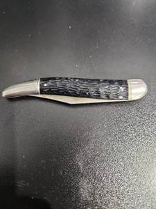 lot 3832 image: Imperial Pocket Knife with Jigged Handle