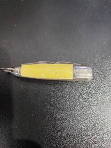 lot 3858 image: Yellow Handle Pocket Knife