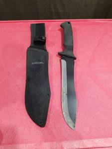 lot 3882 image: Schrade Fixed Blade Knife with Sheath