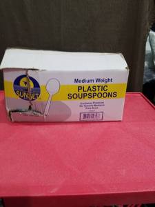 lot 3886 image: Sunset Plastic Medium Weight Soup Spoons