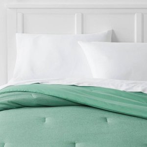 lot 52 image: Room Essentials FullQueen Microfiber Micro Texture Comforter Light Green - Retail $30