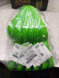 lot 80 image: Farmers Market Chicken Food Scoop 4  Small - Lot of 6 Scoops
