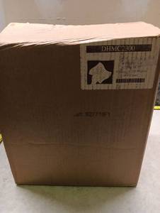 lot 94 image: Bulk Industrial Paper Wipers DHMC2300 - Retail $85