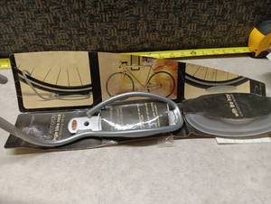 lot 112 image: Delta Cycle Leonardo Single Bike Rack Wall Mount With Tire Tray Nip Silver