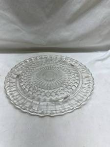 lot 115 image: Clear Glass Sunburst Pattern Serving Plate