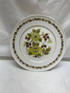 lot 144 image: Mikasa Provencal Greenville Dinner Plates