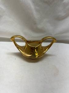 lot 172 image: Gold Weeping Bright Ceramic
