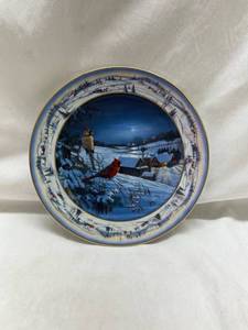 lot 200 image: Bradford Exchange Midnight in Pinegrove Collector Plate
