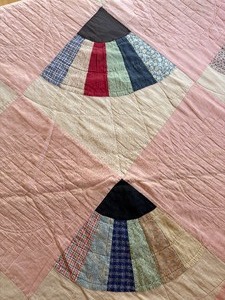 lot 201 image: Quilt - Antique Fan Approx 74X92