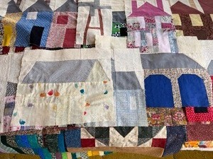 lot 209 image: Quilting Project Pieces, 25 House Pieces, 5 Squares and MORE