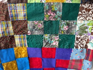 lot 210 image: Quilt Top, Approx 64x70