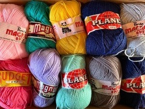 lot 225 image: Yarn