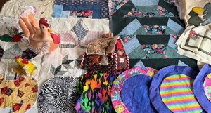 lot 246 image: Quilting Project Pieces, Chickens and More