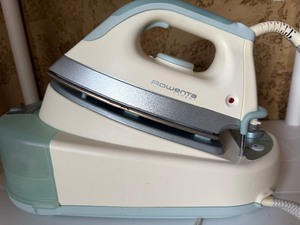 lot 256 image: Rowenta Expert Iron Model DG 980