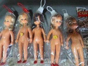 lot 124 image: Plastic Dolls and Craft Hair in a Bag