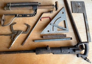lot 37 image: Misc Vintage Tools