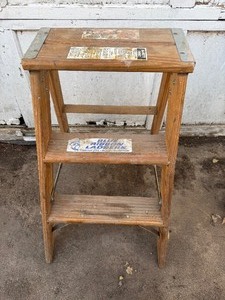 Blue Ribbon Stepladder