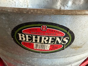 lot 49 image: Galvanized Round Tub