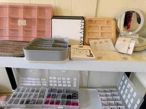 lot 1003 image: Mary Kay Plastic Containers, Mirrors, Samples, Brushes, Display Trays and MORE