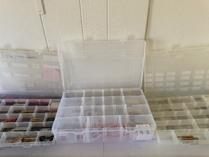 lot 1004 image: Mary Kay Samples in Plastic Cases (7)